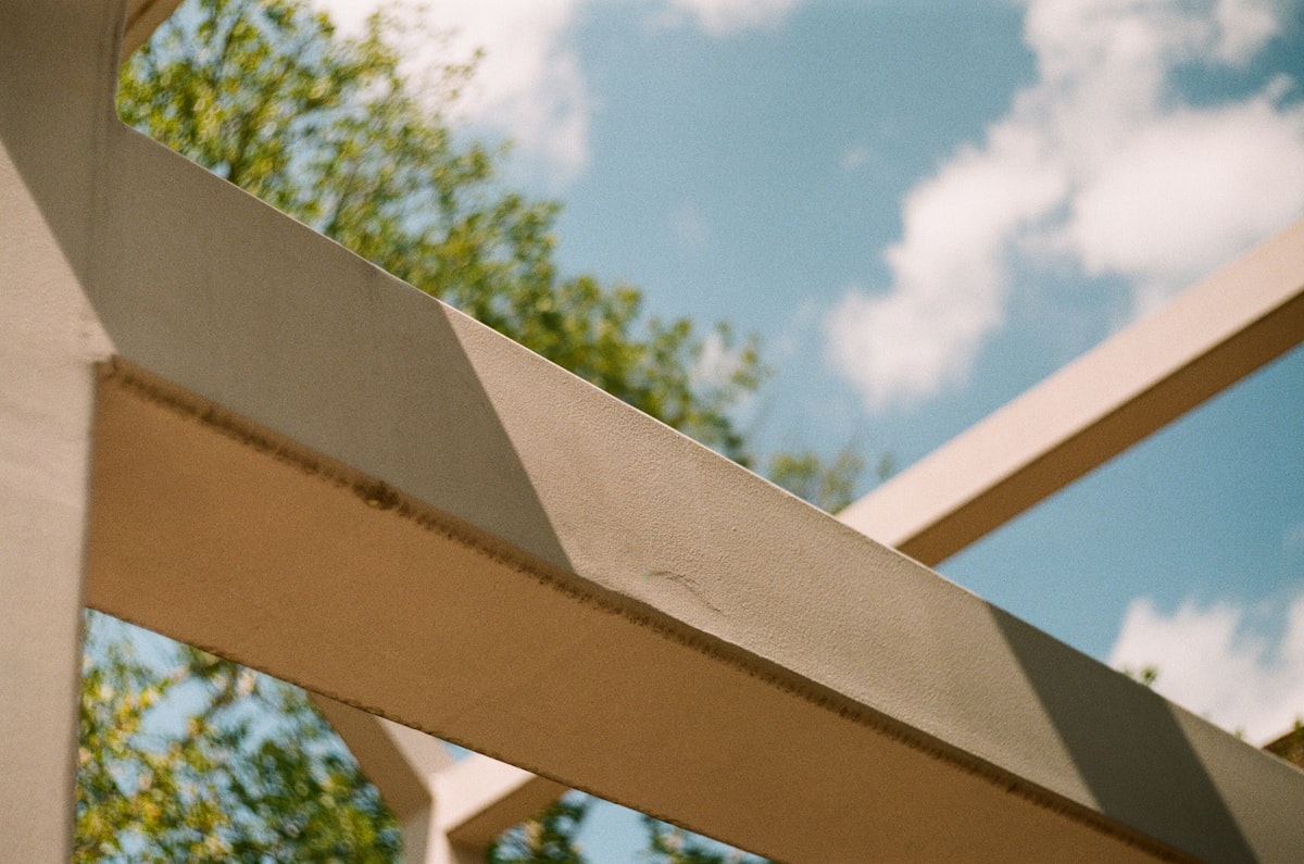 Installation Pergola : Guide Complet de la Pose, Fixation et Réglementation en France 2026 — illustration