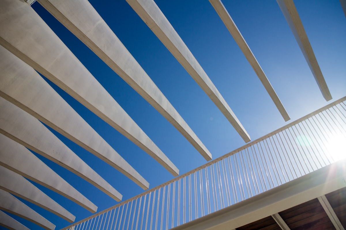 Pergola Aluminium : Guide Complet 2026 – Dimensions, Prix et Installation en France — illustration